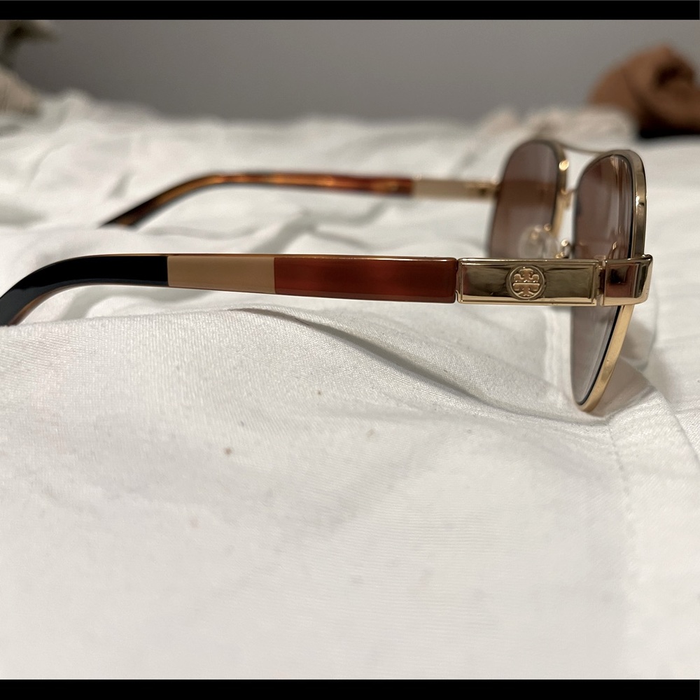 Tory Burch Women’s Aviator sunglasses